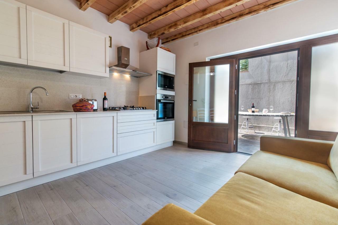 Sardinia Suite Apartment ドルガーリ エクステリア 写真