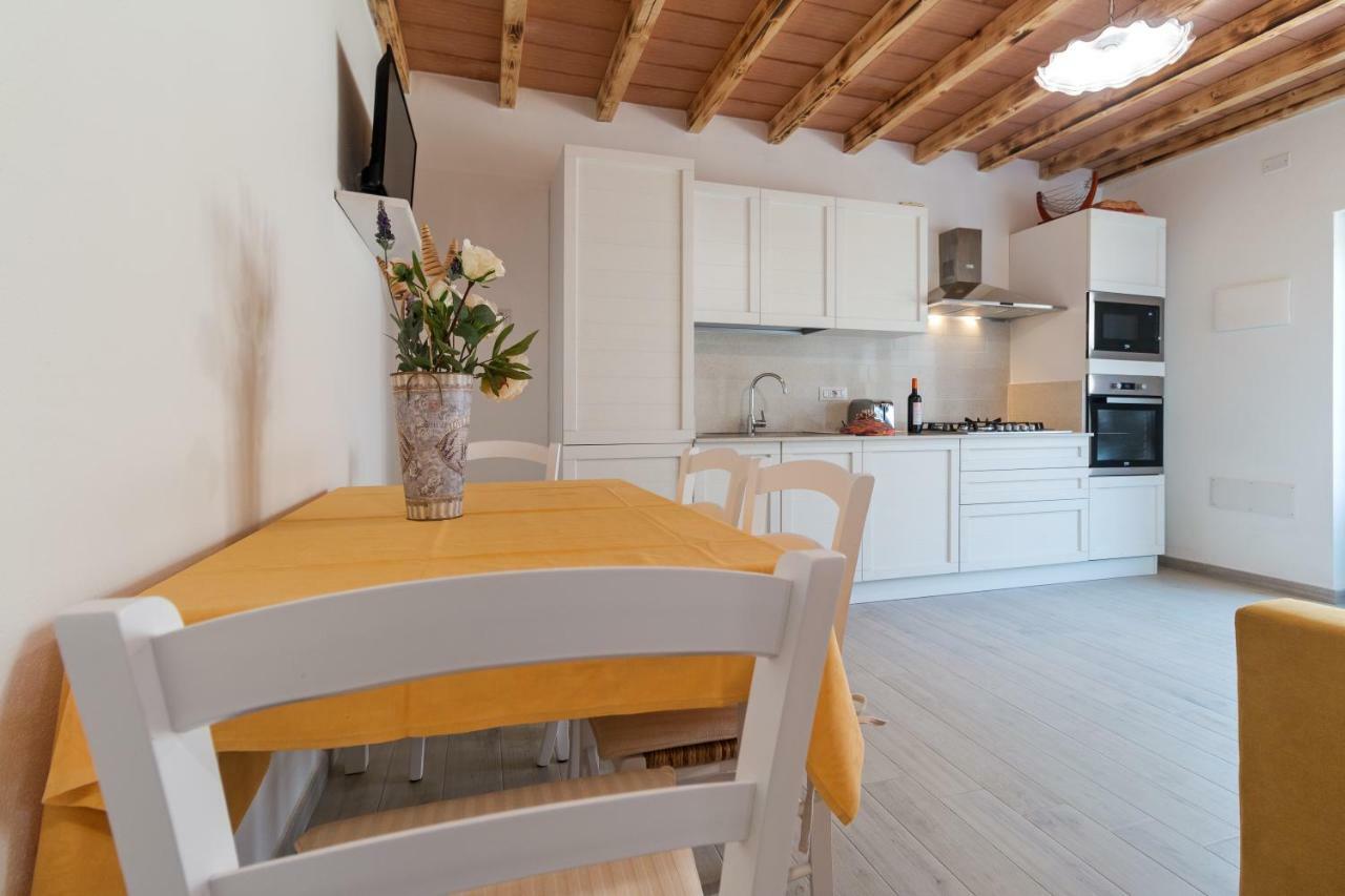 Sardinia Suite Apartment ドルガーリ エクステリア 写真