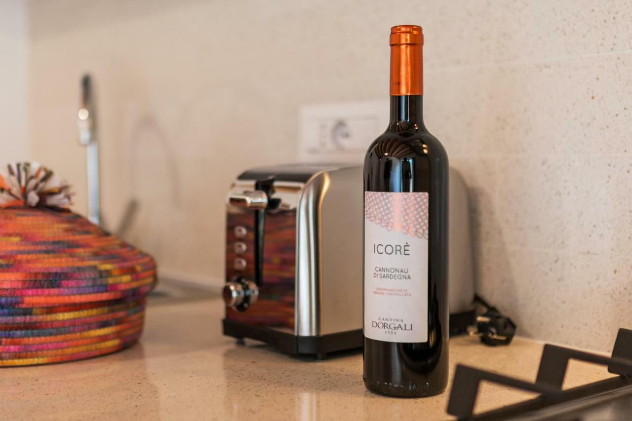 Sardinia Suite Apartment ドルガーリ エクステリア 写真